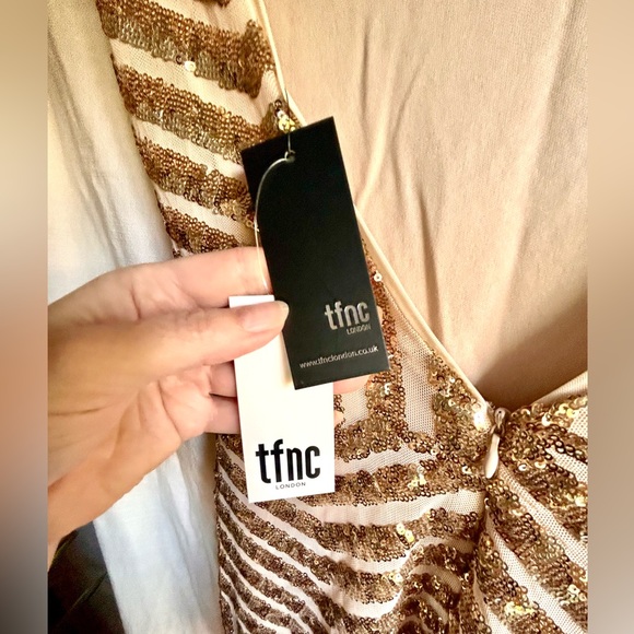 Gold sequin dress with low back - Picture 10 of 15